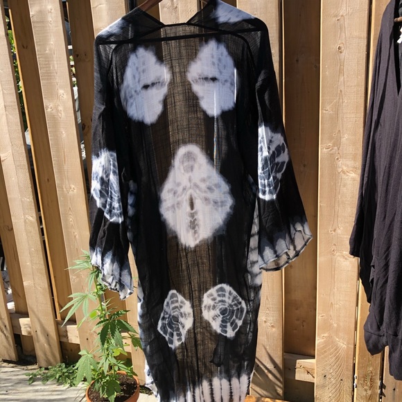 ❌SOLD❌ Black and white tye dye kimono - Picture 5 of 5
